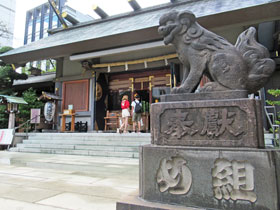 境内の狛犬の台座にめ組と彫られた石