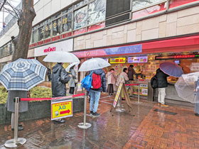 �����̂��q����ō��G���Ă鐼����`�����X�Z���^�[