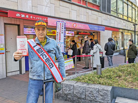 ����̑O�ō������������g��BIG�ƃX�N���b�`�������ċL�O�B�e