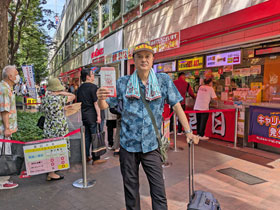 �����̑O�Ń��g�ƃr�b�N�ƃX�N���b�`�������ċL�O�B�e