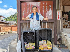 �󓖐_�Ђ̔q�a�ɂ��邢���̑O�ŎQ�q�L�O�B�e