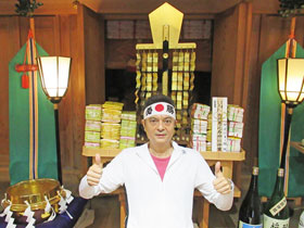 �Ւd�ɎR�̂悤�ɐςݏグ��18000���̃n���E�B���W�����{�󂭂�