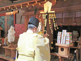 ���P���i�����΂炢�j�͌䕼��ɂ��_�l�����_���𒸂��܂�