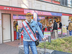 ����̑O�ō������������g��BIG�ƃX�N���b�`�������ċL�O�B�e