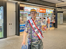 ����̑O�ō����������T�}�[�W�����{�󂭂��������ċL�O�B�e