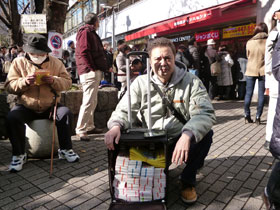 ����̑O�ō����������N���W�����{�󂭂����o�b�N�ɋl�߂ċL�O�B�e