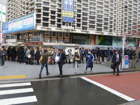 �V���w�G�X���̉w�O���猩�����b�L�[�Z���^�[