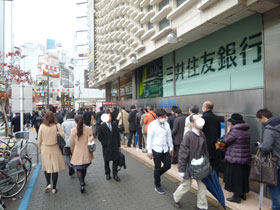 �V���r���̉��ɕ���ł���1�ԑ����̒����s��