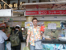 �����̑O�ō����������󂭂��������ă|�[�Y�����߂鎄