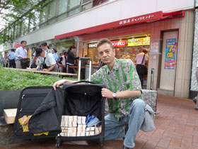 ����̑O�Ńo�b�N�ɋl�߂��T�}�[�W�����{�󂭂��Ń|�[�Y�����߂鎄