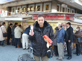 �����������N���W�����{�󂭂��������ă|�[�Y�����߂鎄