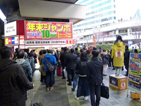 �����̃}�C�N��`�Ő���オ���đ卬�G���Ă���单�V����