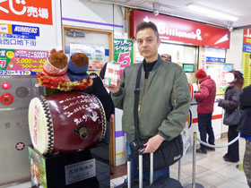 ���ۂ̑O�ō����������󂭂��������ċL�O�B�e