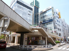 ��{�w�����̉w�O�ɂ���DOM�V���b�s���O�Z���^�[