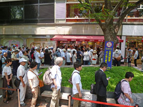 ����̑O�̍L��𖄂ߐs�������炢�̑����̌�q����