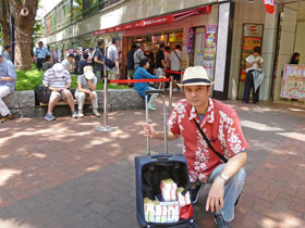 ����̑O�ō����������T�}�[�W�����{�󂭂����o�b�N�ɋl�߂ă����V���b�g