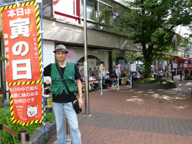 �Ђ̓��̃m�{���̉��ɂ͈�ԑ����̒����s��ł�