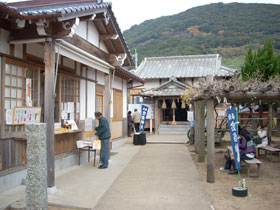 �����̎Q�q�q��������Ă��鋷������