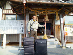 �q�a�̑O�ŎQ�q�L�O�B�e