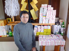 �Ւd�ɎR�̂悤�ɕ��ꂽ�N���W�����{�󂭂�